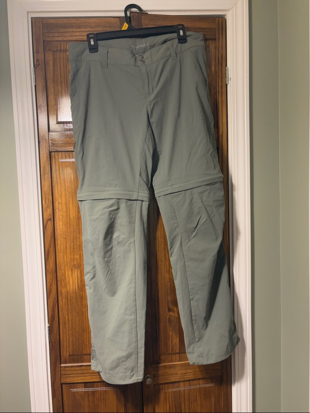 Columbia Women’s Convertible Cargo Pants in Sage Green